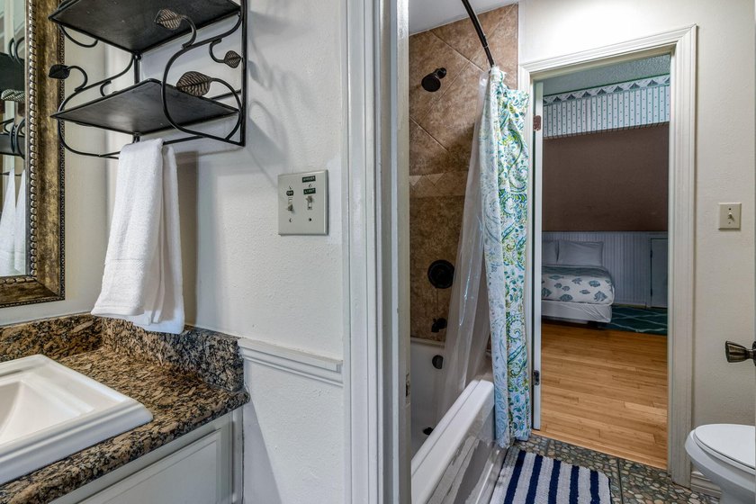 This beautiful 2 bedroom PLUS loft, making the condo live like a - photo 13