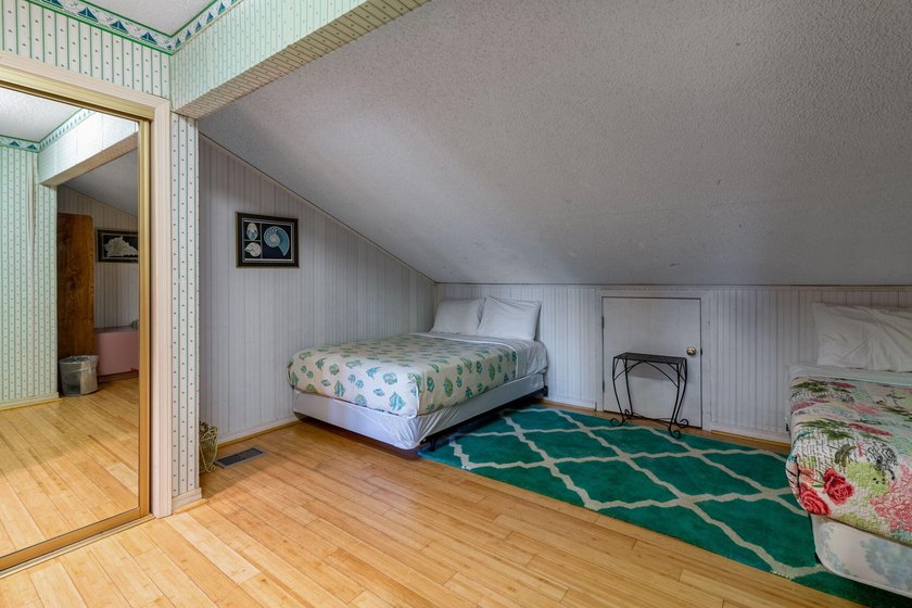 This beautiful 2 bedroom PLUS loft, making the condo live like a - photo 14