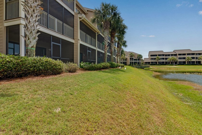 This beautiful 2 bedroom PLUS loft, making the condo live like a - photo 20