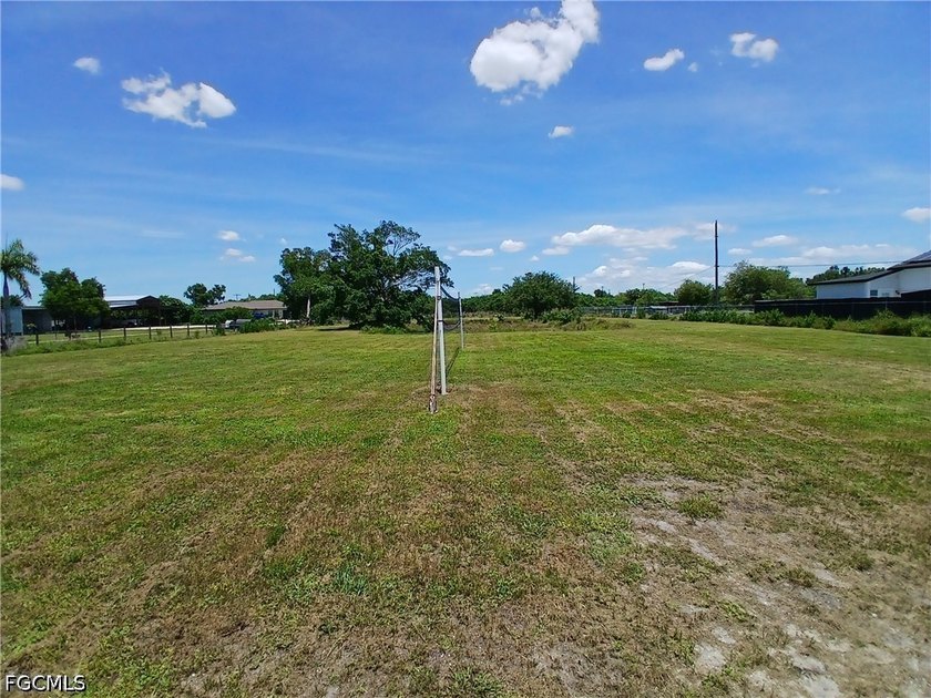 Private Country Living with Modern Updates on 2.5 Acres! Escape - photo 29
