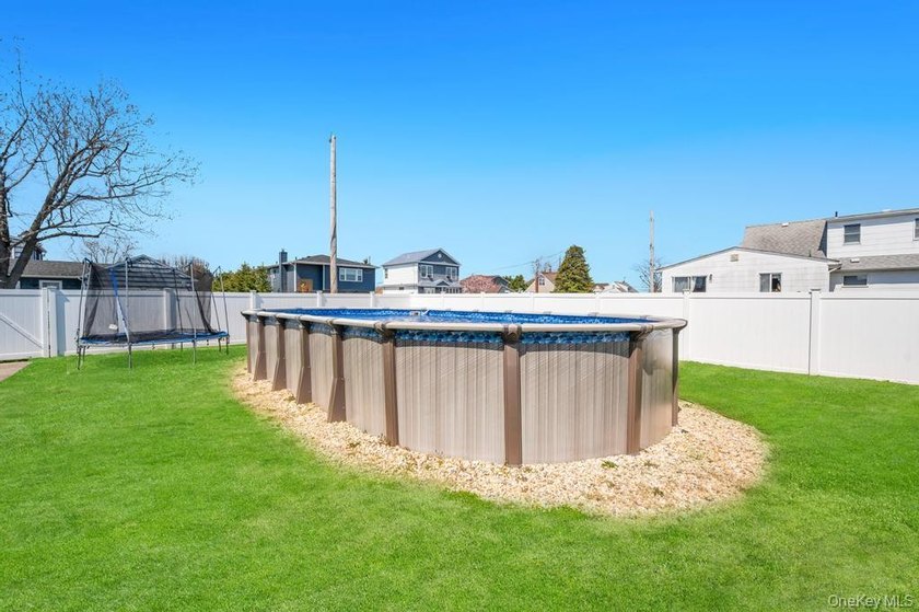 Welcome to this charming 3-bedroom, 2 full bathroom Cape nestled - photo 8