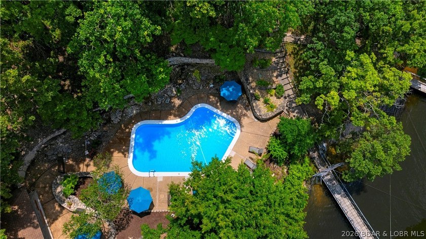 Enjoy treehouse-style living with true lakefront views and all - photo 14