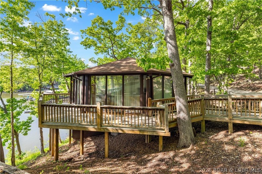 Enjoy treehouse-style living with true lakefront views and all - photo 33