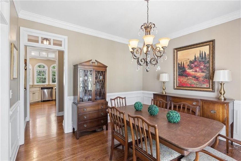 Southern Charm Meets Storybook Setting - Welcome to a truly - photo 13