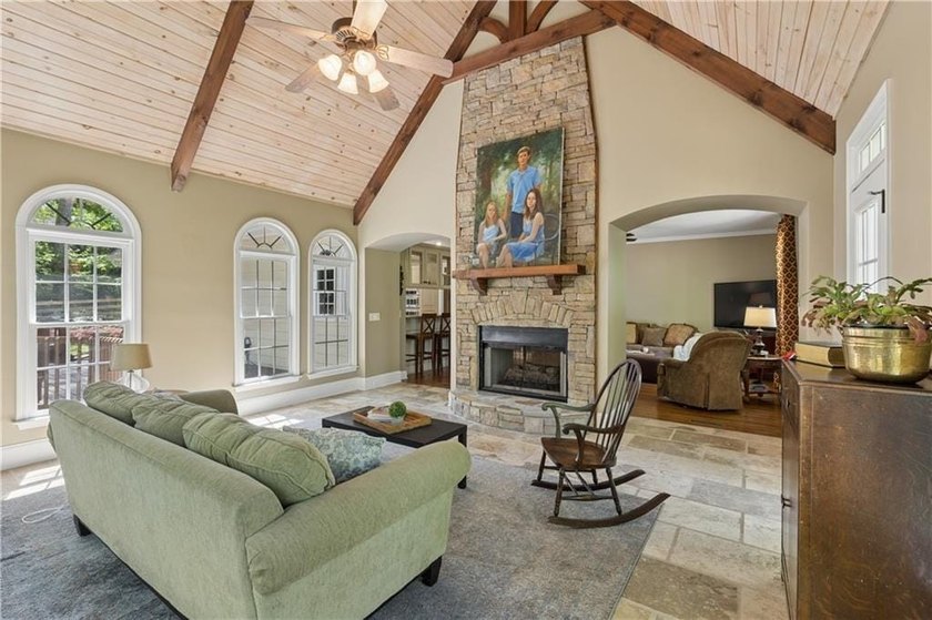 Southern Charm Meets Storybook Setting - Welcome to a truly - photo 20