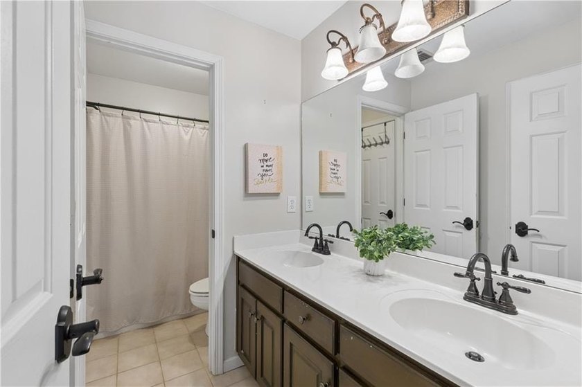 Southern Charm Meets Storybook Setting - Welcome to a truly - photo 42