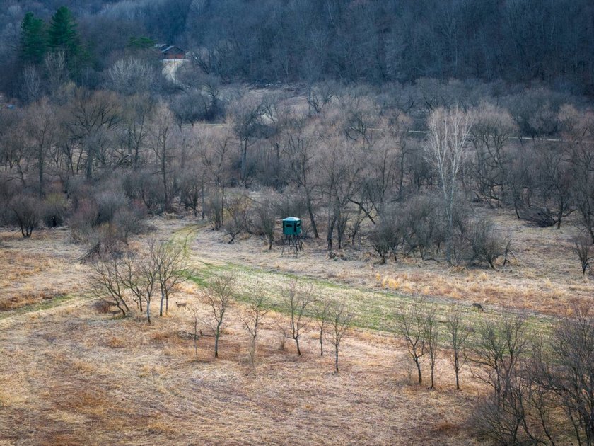 Introducing the West Fork Kickapoo River Farm, an exceptional 90 - photo 2