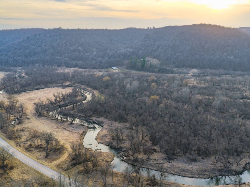 Introducing the West Fork Kickapoo River Farm, an exceptional 90 - photo 6