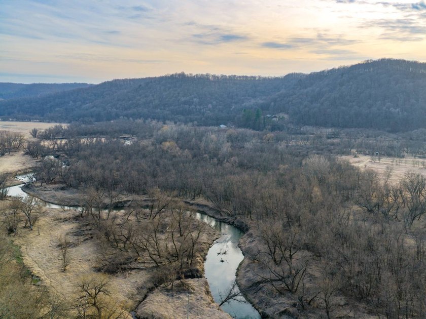 Introducing the West Fork Kickapoo River Farm, an exceptional 90 - photo 10