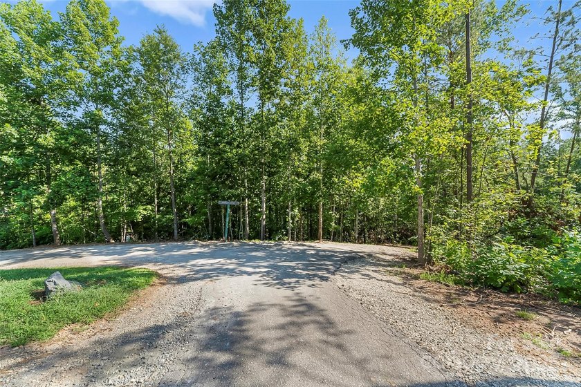 Discover your perfect canvas in the gated community of Hidden - photo 3