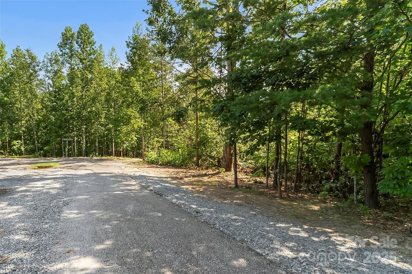 Discover your perfect canvas in the gated community of Hidden - photo 4