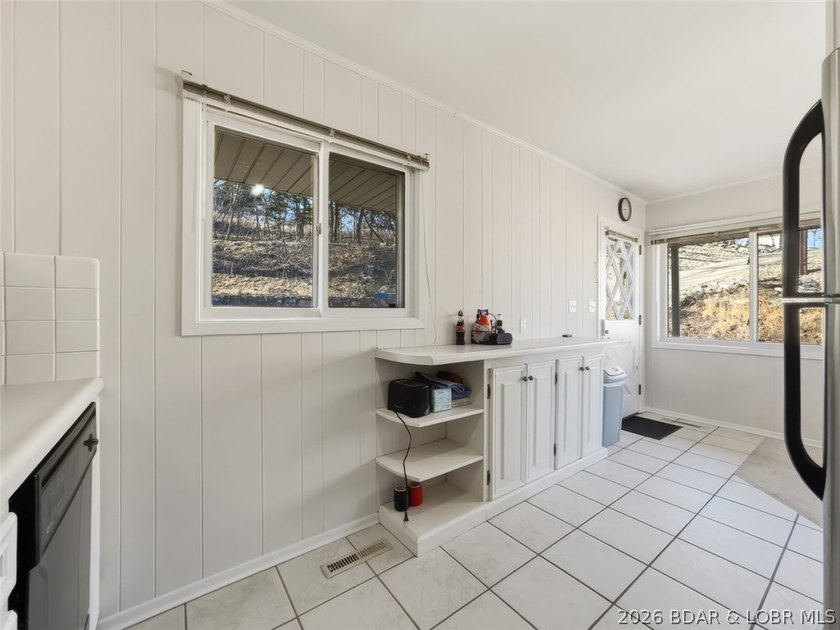 Updated Lake Front Home with Cove protection and Main Channel - photo 10