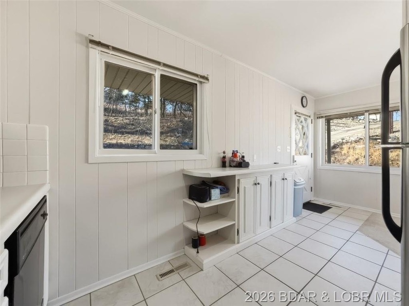 Updated Lake Front Home with Cove protection and Main Channel - photo 10