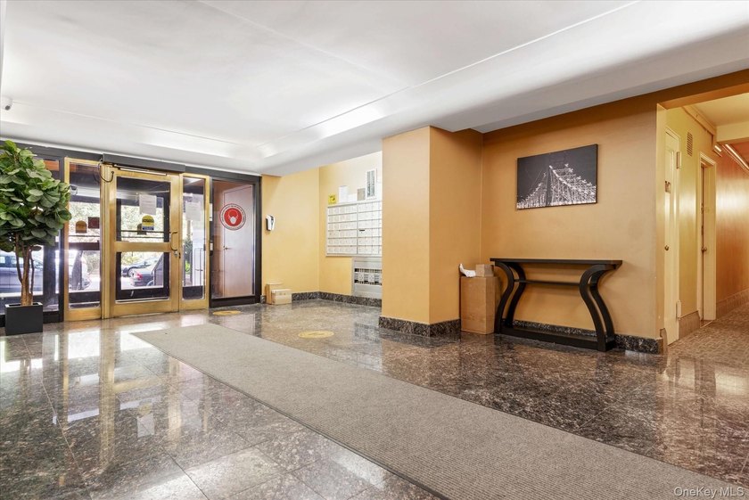 Spacious Studio in Prime Forest Hills - Low Maintenance, Pet - photo 3
