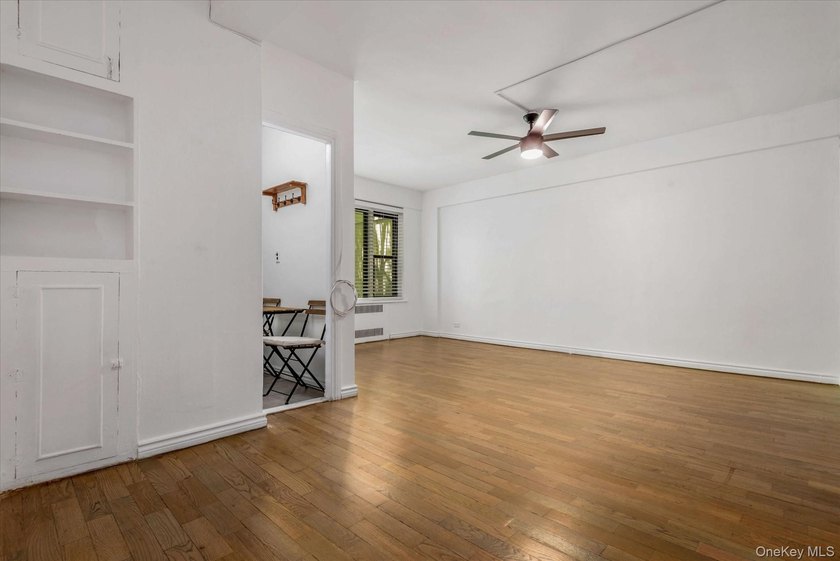 Spacious Studio in Prime Forest Hills - Low Maintenance, Pet - photo 6