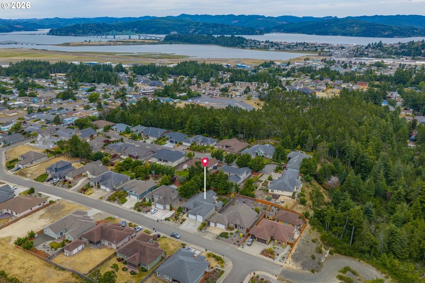 Welcome to this move-in ready custom home in the sought-after - photo 3
