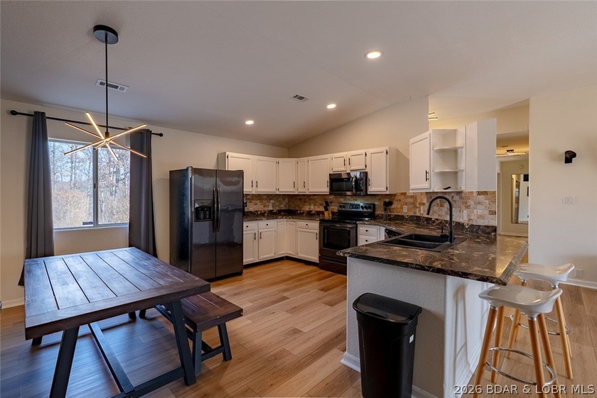 Discover the perfect combination of modern updates and lake-area - photo 3
