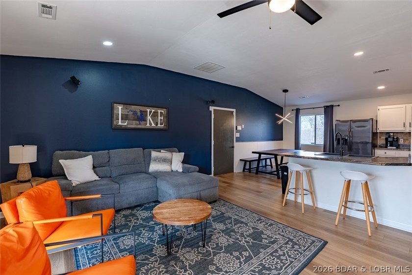 Discover the perfect combination of modern updates and lake-area - photo 10
