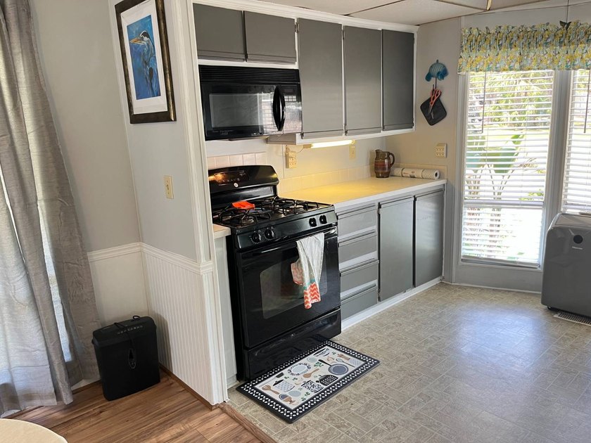 C186 Ramblers Rest - Beautifully Designed &amp; Turnkey Park Model! - photo 11