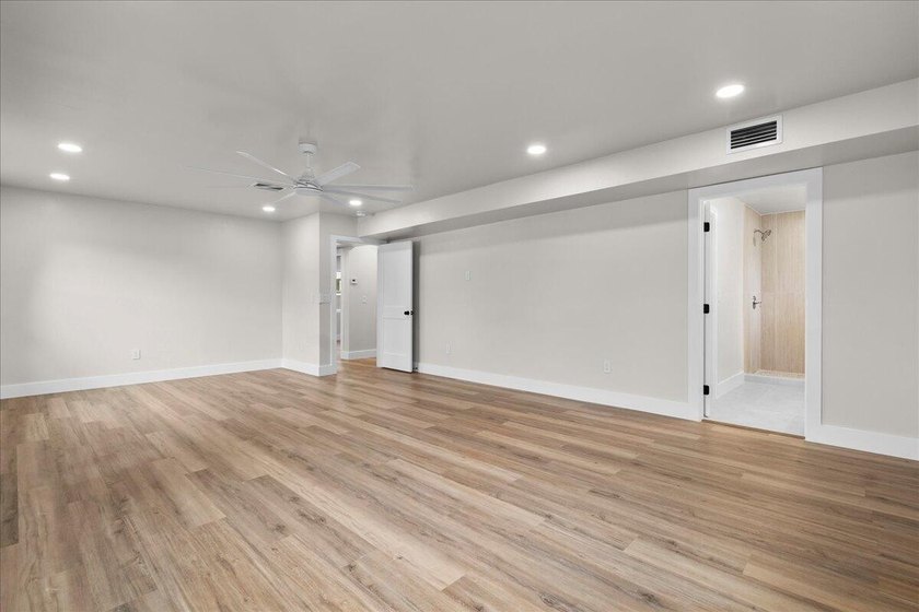 Beautifully renovated 4BR/3.5BA home in the heart of Lake Park - photo 16