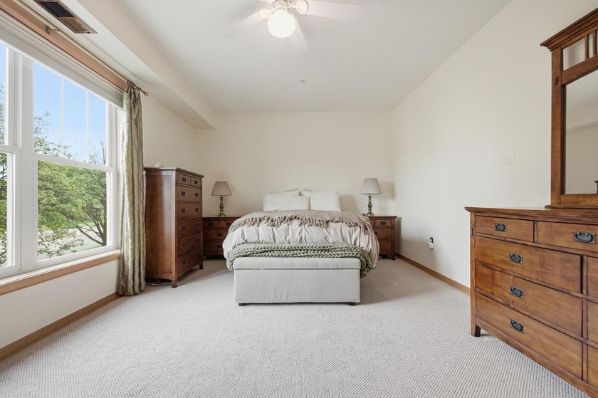 Beautiful end unit in luxury condo building. Cement floors for - photo 22