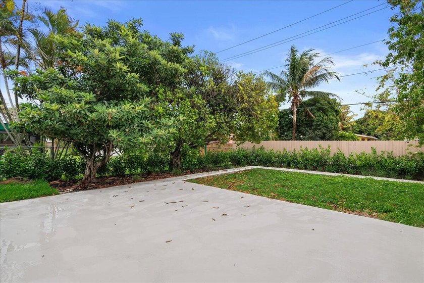 Beautifully renovated 4BR/3.5BA home in the heart of Lake Park - photo 26