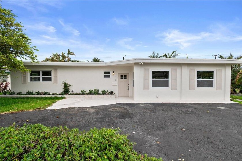 Beautifully renovated 4BR/3.5BA home in the heart of Lake Park - photo 32
