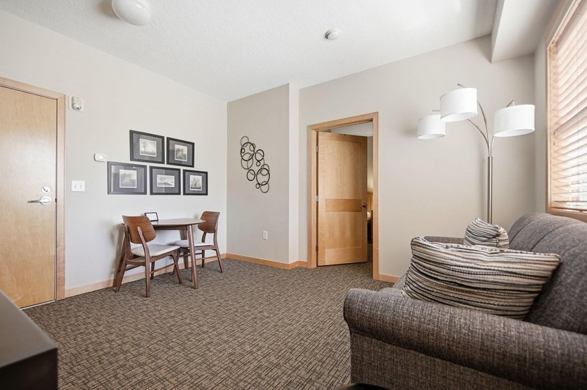 Beautiful end unit in luxury condo building. Cement floors for - photo 38
