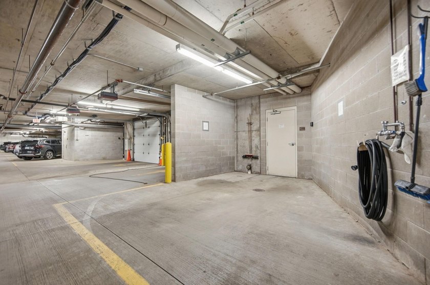 Beautiful end unit in luxury condo building. Cement floors for - photo 46