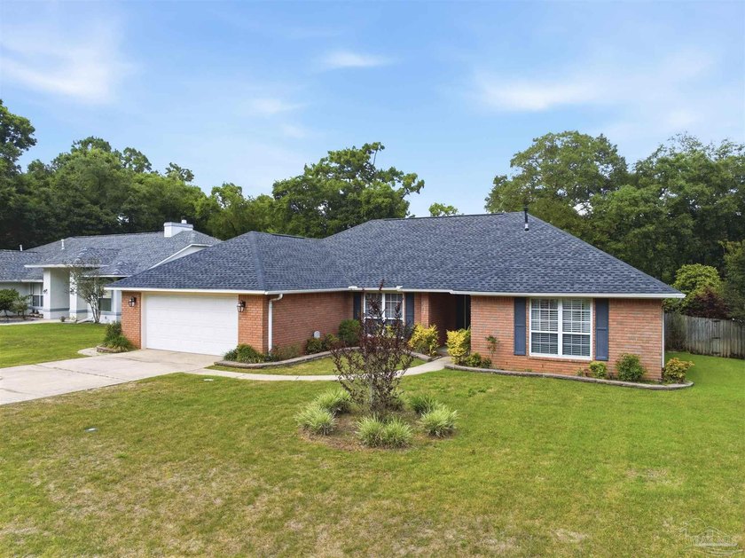 PRICE IMPROVEMENT* Discover an open and inviting floor plan in - photo 2