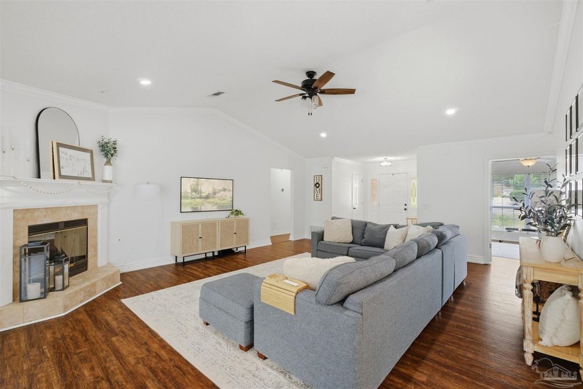 PRICE IMPROVEMENT* Discover an open and inviting floor plan in - photo 5