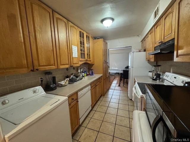 Welcome to this beautifully maintained 3-bedroom, 1.5-bath - photo 11