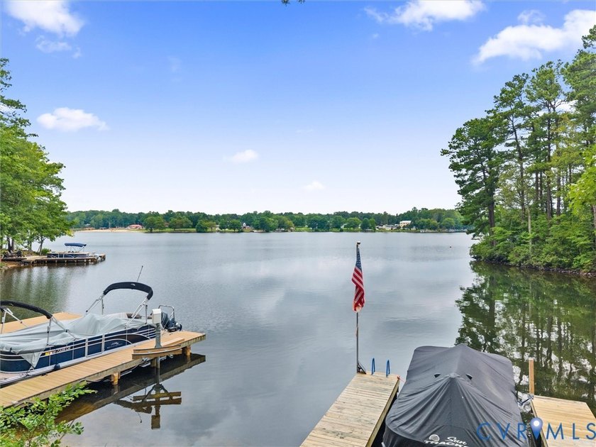 Experience the best of Lake Caroline living in this beautifully - photo 13