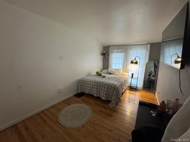 Welcome to this beautifully maintained 3-bedroom, 1.5-bath - photo 14