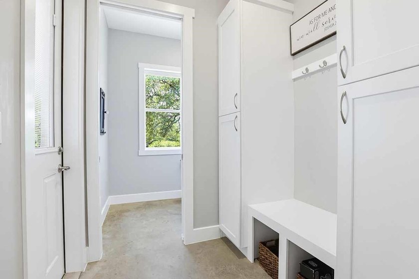 Gorgeous 3,618 SF single-level home, 30'x40' workshop, 7.42 - photo 16