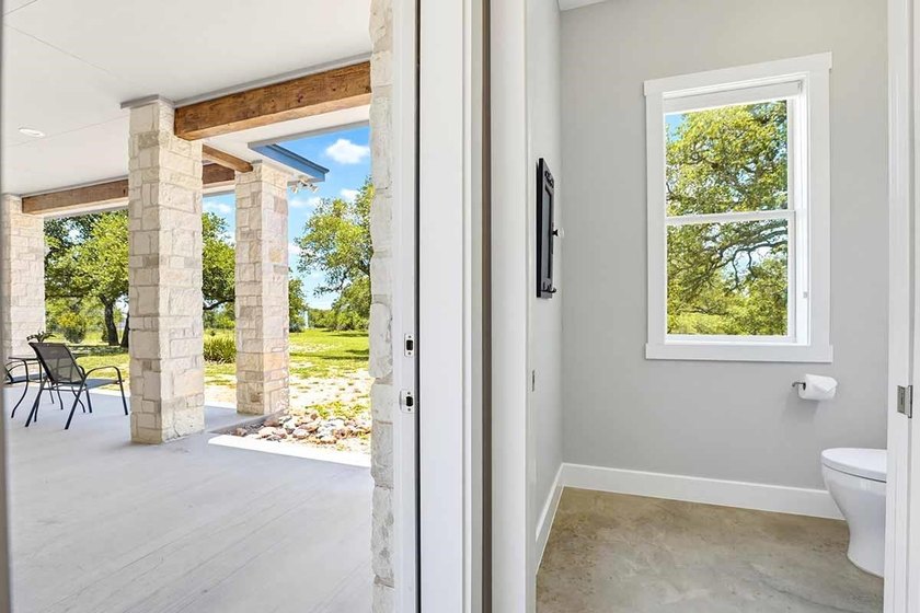 Gorgeous 3,618 SF single-level home, 30'x40' workshop, 7.42 - photo 17