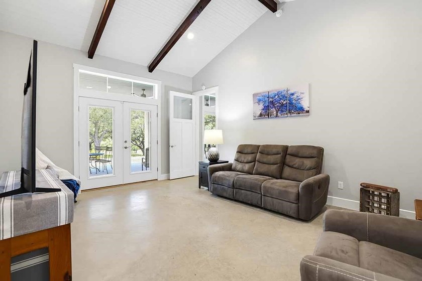 Gorgeous 3,618 SF single-level home, 30'x40' workshop, 7.42 - photo 19