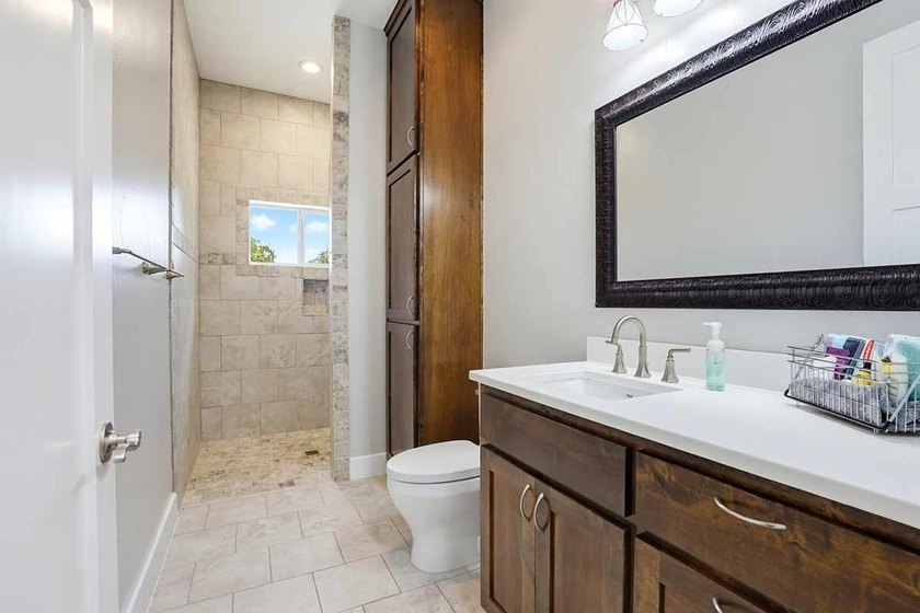 Gorgeous 3,618 SF single-level home, 30'x40' workshop, 7.42 - photo 28