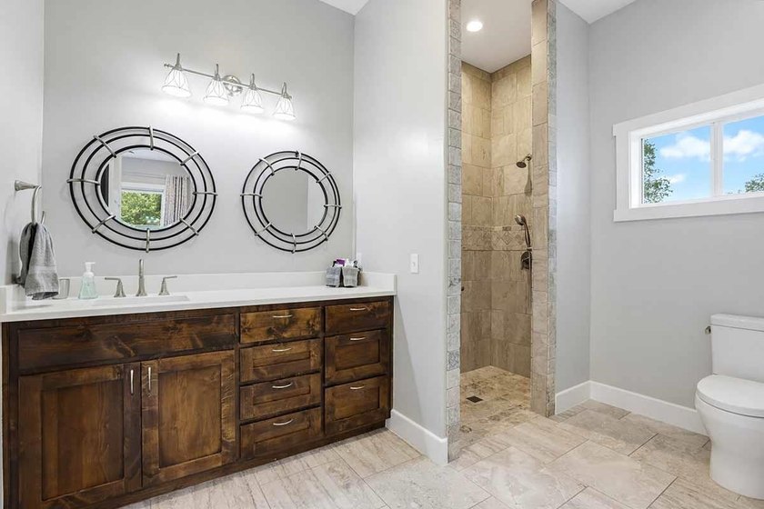 Gorgeous 3,618 SF single-level home, 30'x40' workshop, 7.42 - photo 30