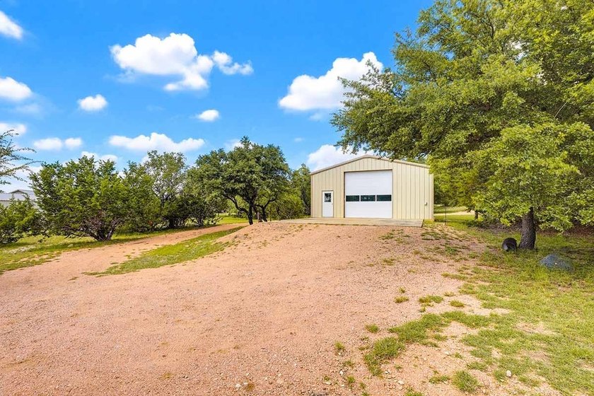 Gorgeous 3,618 SF single-level home, 30'x40' workshop, 7.42 - photo 38