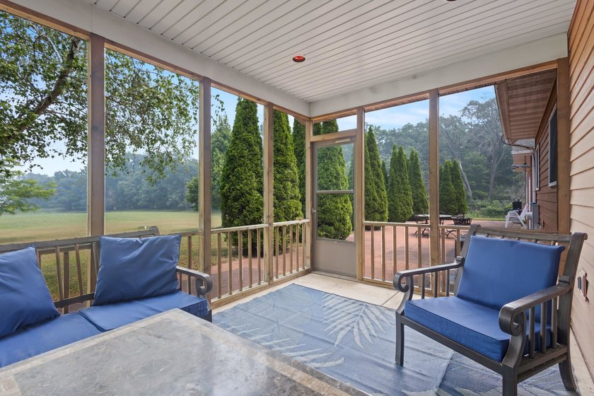 The drive in says it all! A long, tree-lined driveway leads to - photo 17