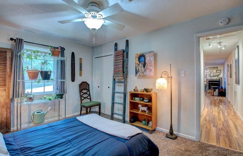 Welcome to this charming, artsy and eclectic decorated home - photo 29