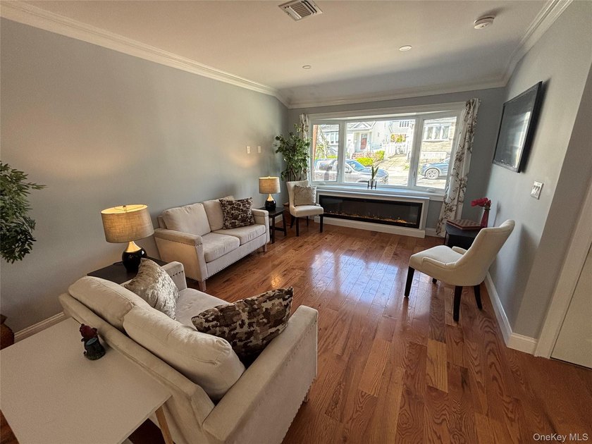 Welcome to this fully renovated 3 bedroom, 2 1/2 bathroom - photo 3