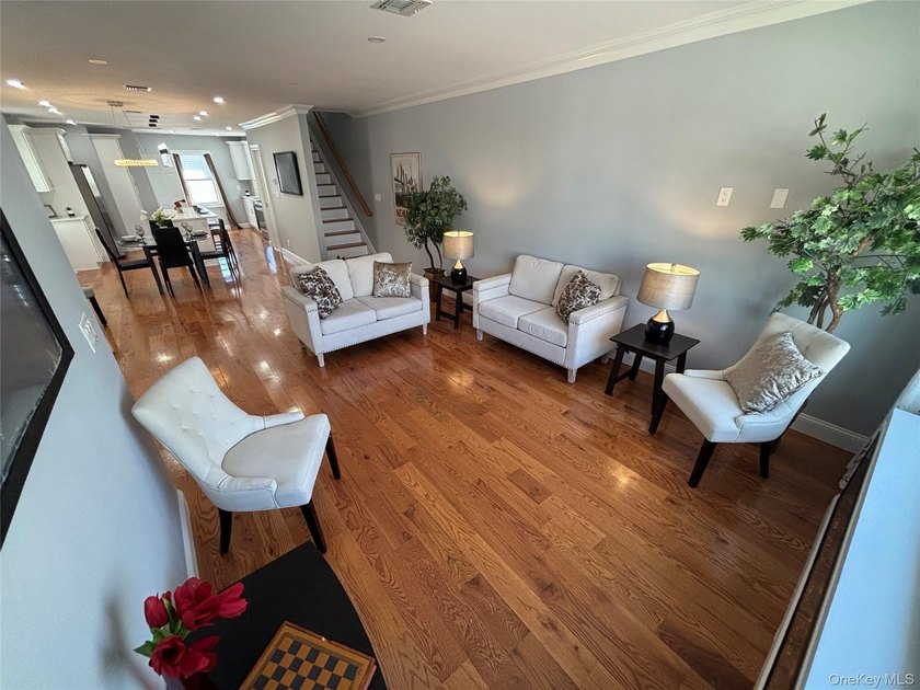 Welcome to this fully renovated 3 bedroom, 2 1/2 bathroom - photo 5