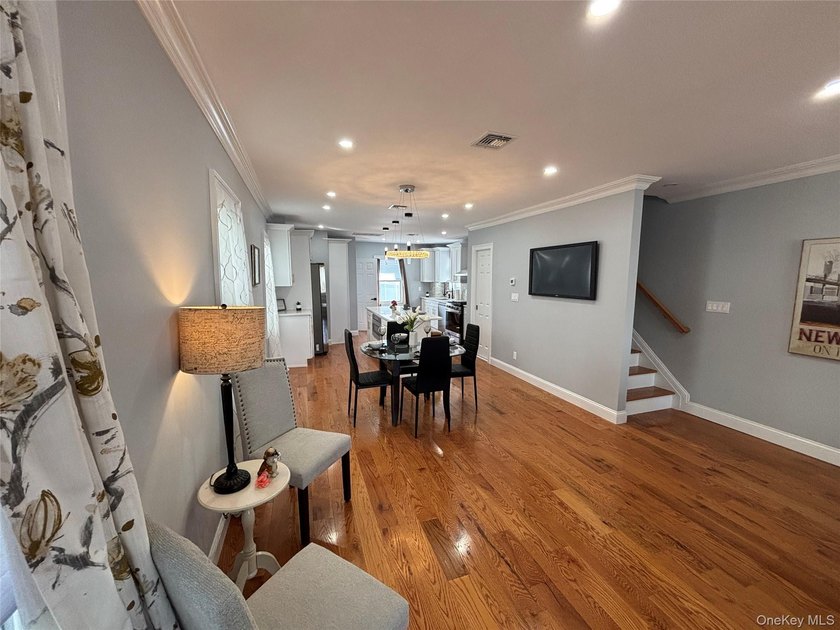 Welcome to this fully renovated 3 bedroom, 2 1/2 bathroom - photo 6