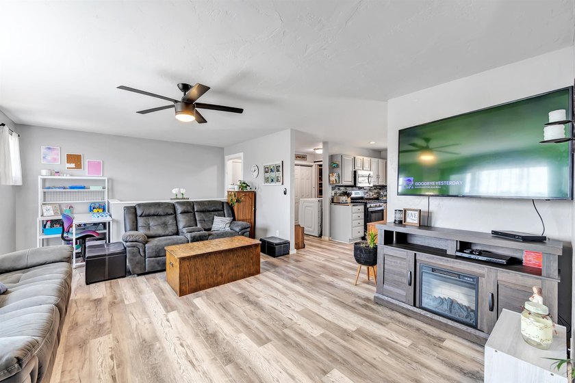 Beautifully updated 4-bedroom, 3 full-bath home on 2.54 acres in - photo 11