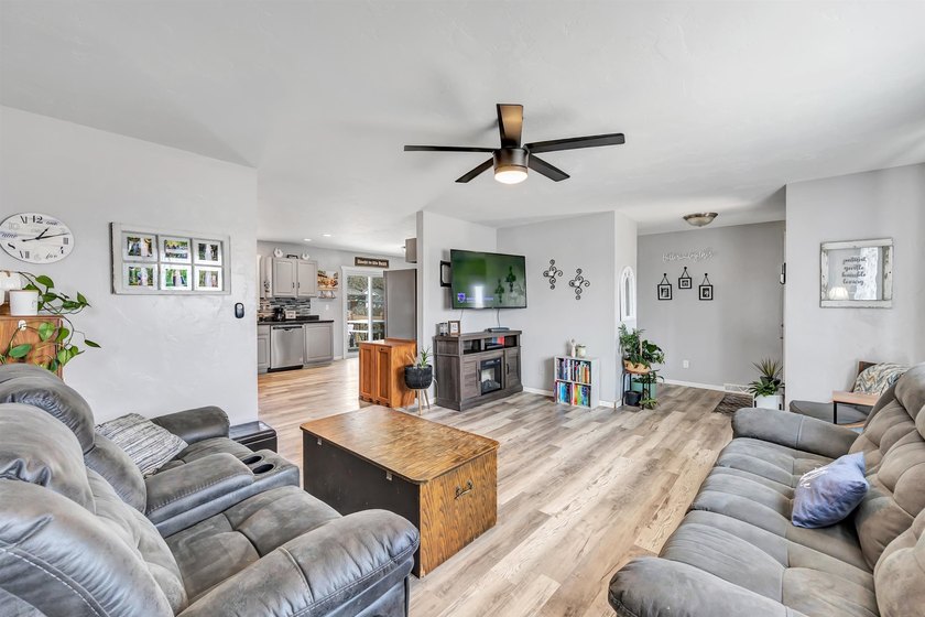 Beautifully updated 4-bedroom, 3 full-bath home on 2.54 acres in - photo 13