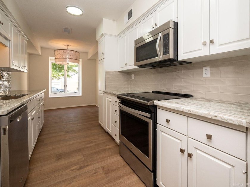 Enjoy refined, low-maintenance living in this fully renovated - photo 14