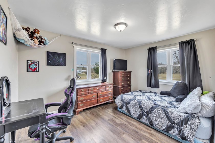 Beautifully updated 4-bedroom, 3 full-bath home on 2.54 acres in - photo 18