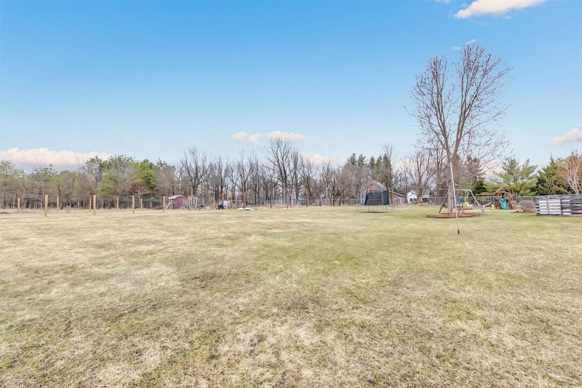 Beautifully updated 4-bedroom, 3 full-bath home on 2.54 acres in - photo 33